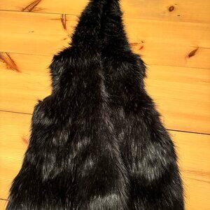 Super Trendy Faux Fur Sleeveless Hoodie